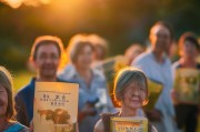 65岁老人补贴申请指南，温暖夕阳，政策护航